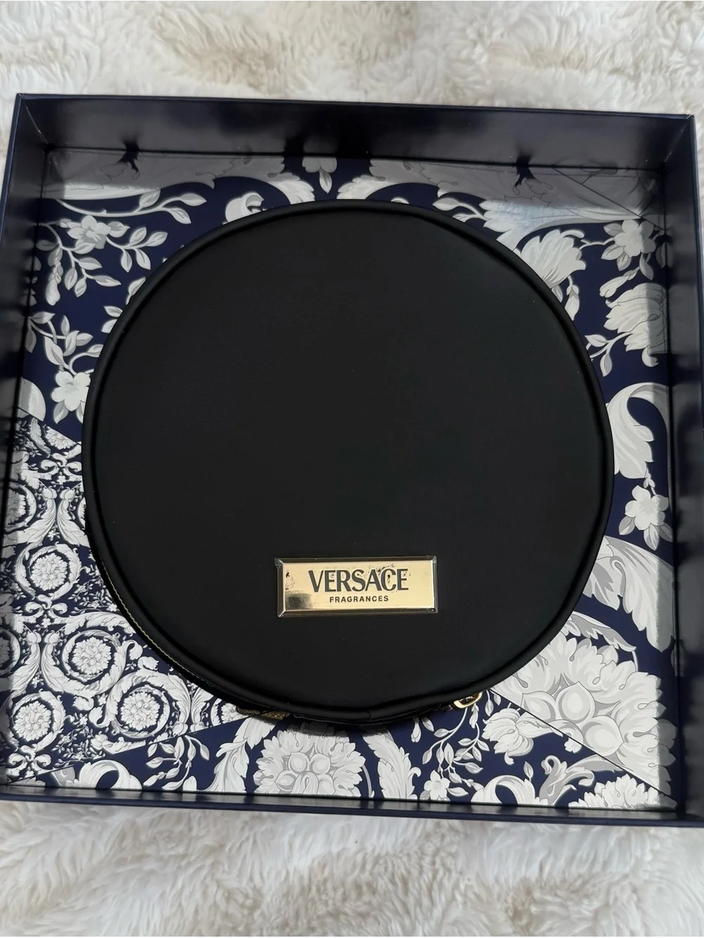 Versace Dylan Blue Pour Femme Cosmetic Case/Shower Gel/Body Lotion